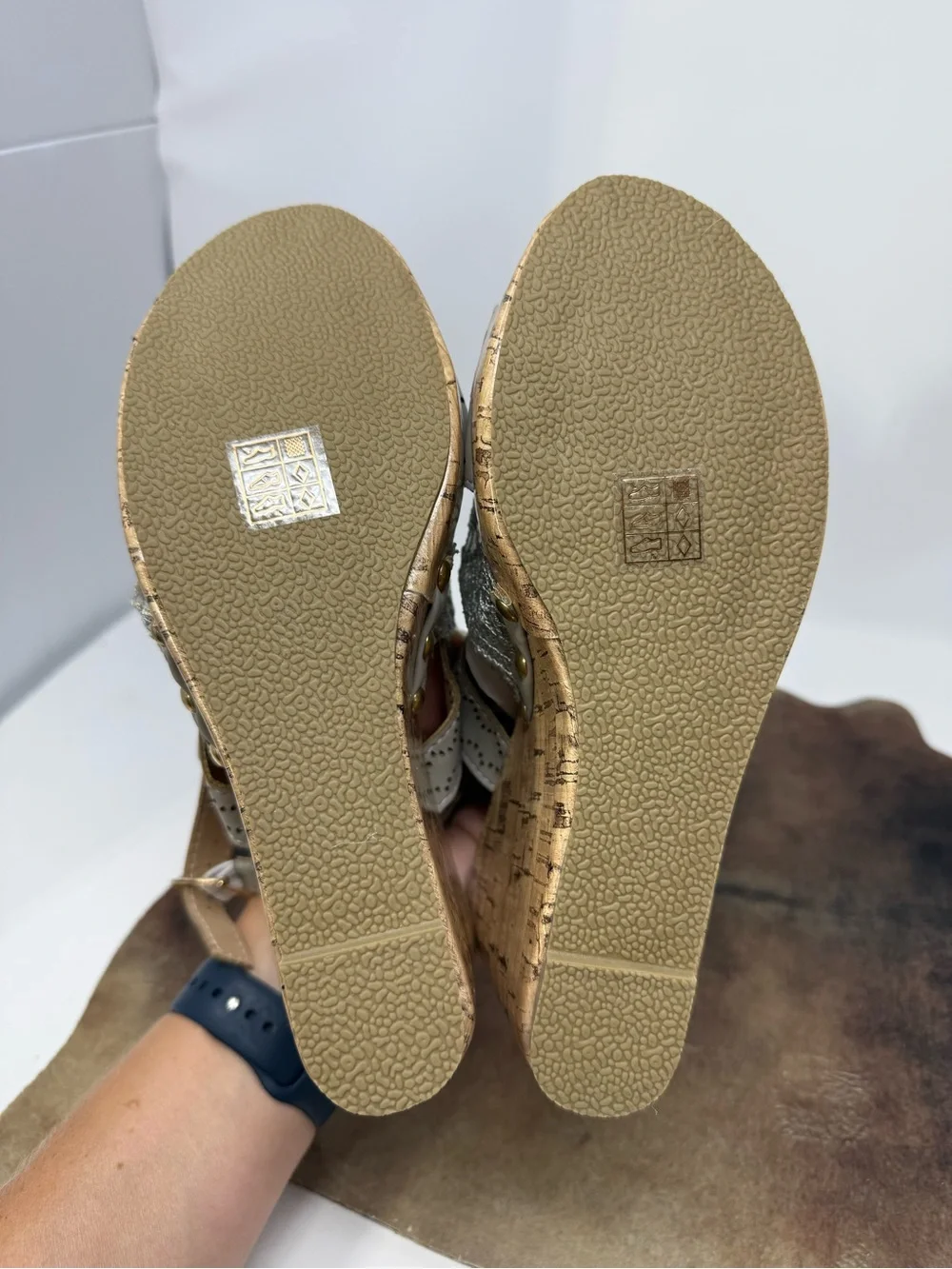 NWT Lace-Accented Cork Wedge Sandals in Light Gray Sz 8 (PKUBIH)